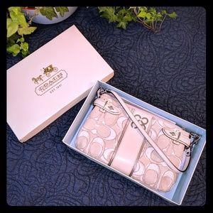 ⬇️⬇️Coach Colette SigStripe LARGE Wristlet 44834